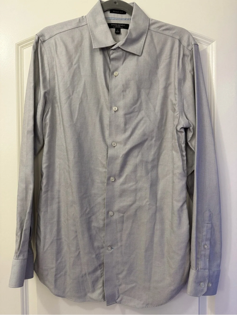 Banana Republic Men's Light Gray Dress Shirt with Spread Collar